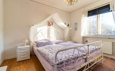 Schlafzimmer mit Doppelbett Ferienhaus Silverån