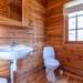 Badezimmer mit Dusche und WC Ferienhaus Slingsö