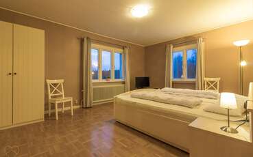 Schlafzimmer mit einem Doppelbett Ferienhaus Småland