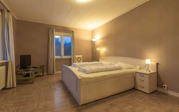 Schlafzimmer mit Doppelbett Ferienhaus Småland