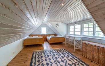 Zwei Einzelbetten oberer Schlafbereich Ferienhaus Södra Kvarn