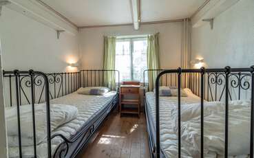 Schlafzimmer mit zwei Einzelbetten Ferienhaus Södra Kvarn