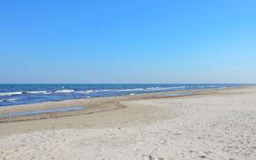 Schöner Sandstrand an der Südküste