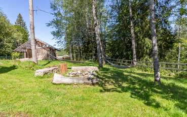 Garten mit Hängematten Ferienhaus Solberga