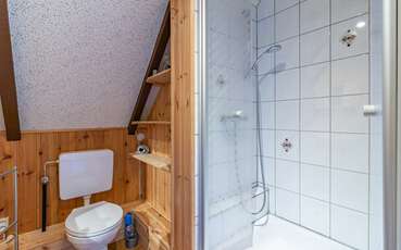 Bad mit WC und Dusche Ferienhaus Tving