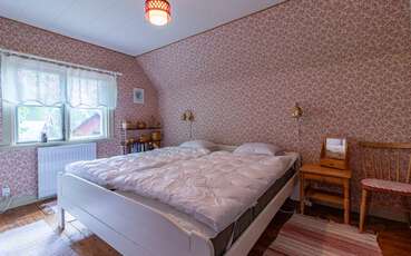 Schlafzimmer mit Doppelbett Ferienhaus Tving