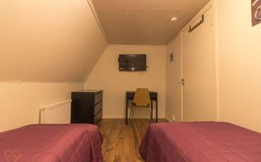 Schlafzimmer mit zwei Einzelbetten - Ferienhaus Vargen