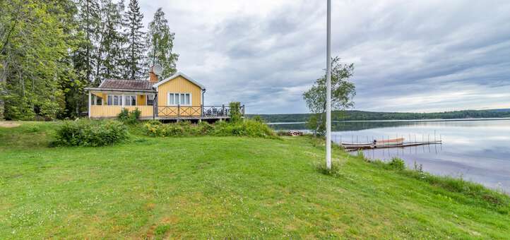 Ferienhaus Vargudden am See mit Steg