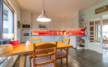Küche mit kleinem Essbereich Ferienhaus Villa Vegby