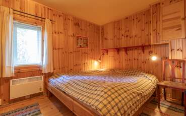 Schlafzimmer mit Doppelbett Ferienhaus Waldblick