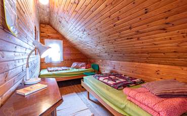 Schlafzimmer mit zwei Einzelbetten Ferienhaus Waldhaus
