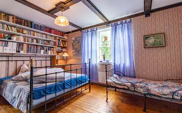 Schlafzimmer mit Doppel- und Einzelbett Ferienhaus Waldhaus
