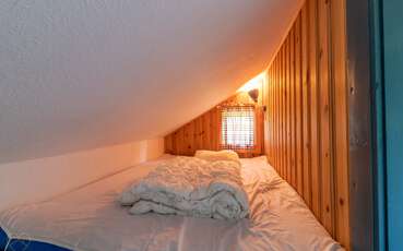 Schlafraum mit Doppelbett Ferienhaus Waldschule